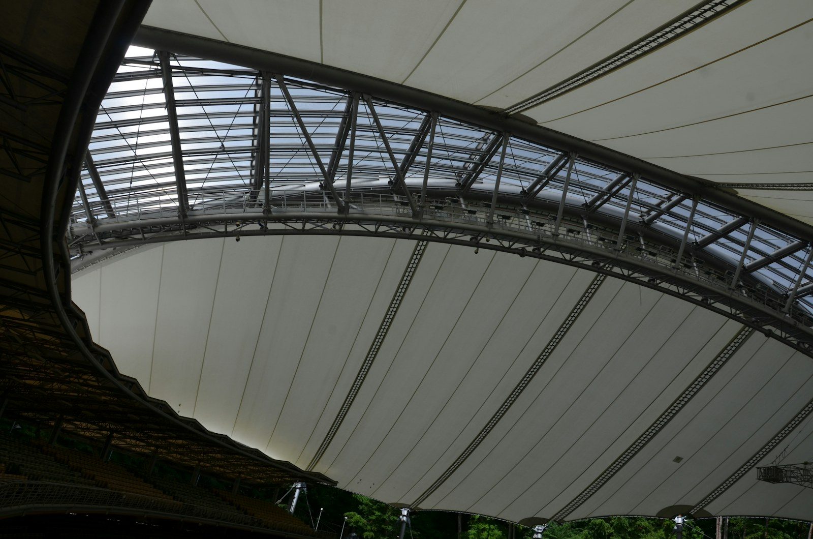 Roof Closure Confirmation Before Baseball Live Entry