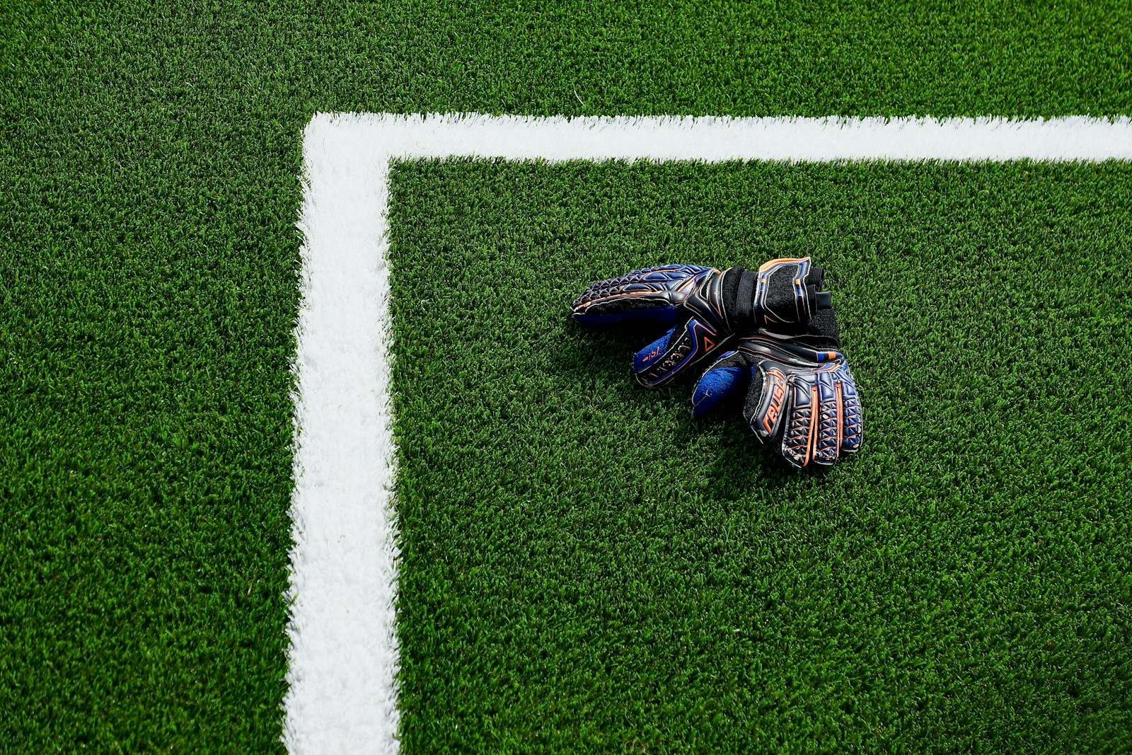 Soccer Goalkeeper-Glove Replacement Reset Before Live Bets