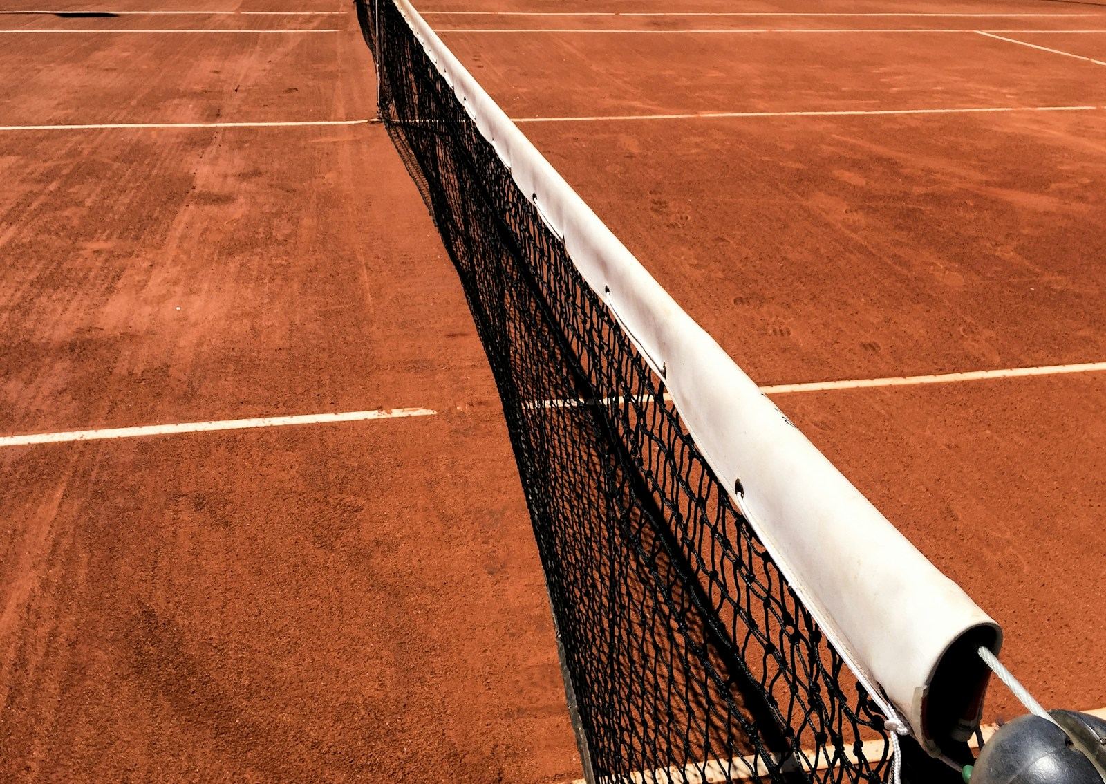 Tennis Broken-Racket String Reset Before Live Markets